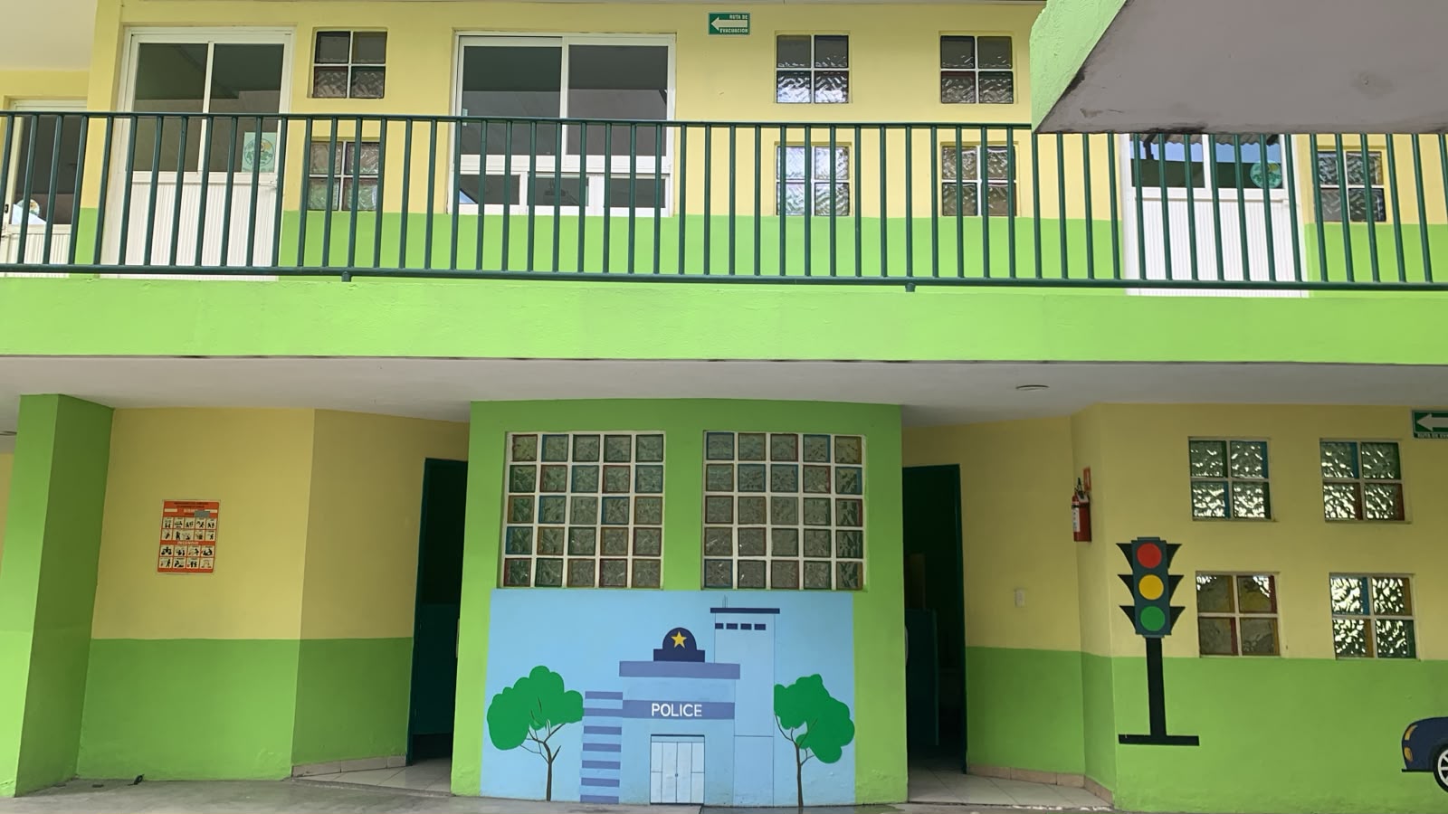 Galería Colegio Creatividad y Enseñanza Decroly 21